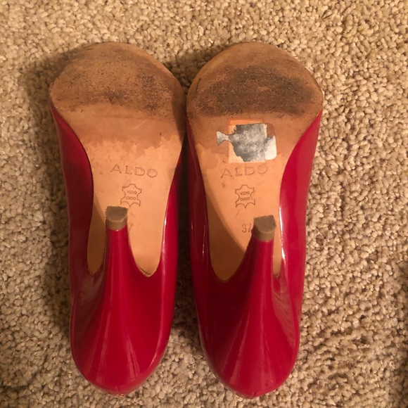 Aldo 4 Inch Red Heels - size 7 - Picture 3 of 5